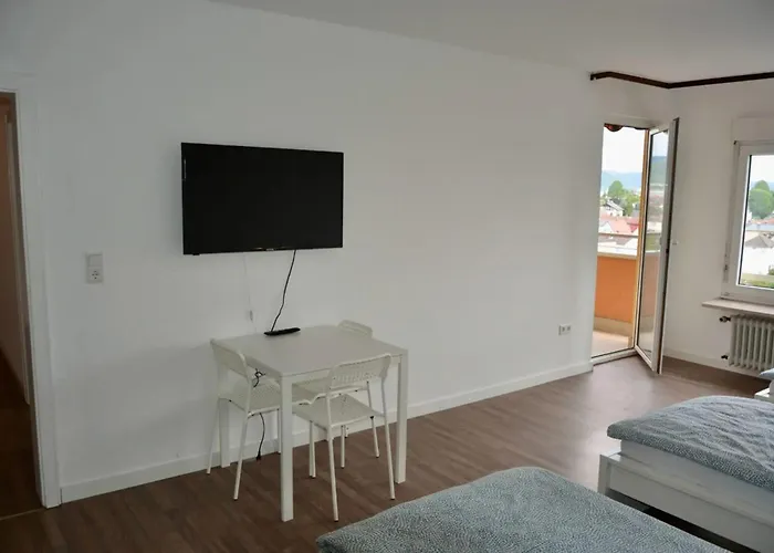 Grosszuegige Monteurwohnung Mit Anbindung Bensheim